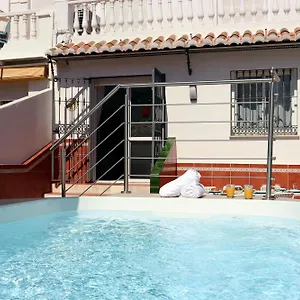 casa-zuloaga-holidays-piscina-y-playa.hotelsinnerja.org/